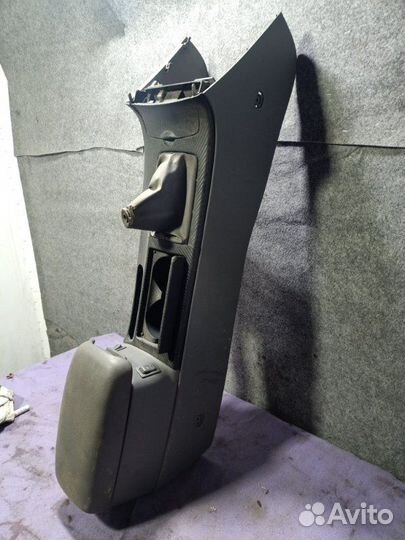 Подлокотник Mazda 6 GG 2006