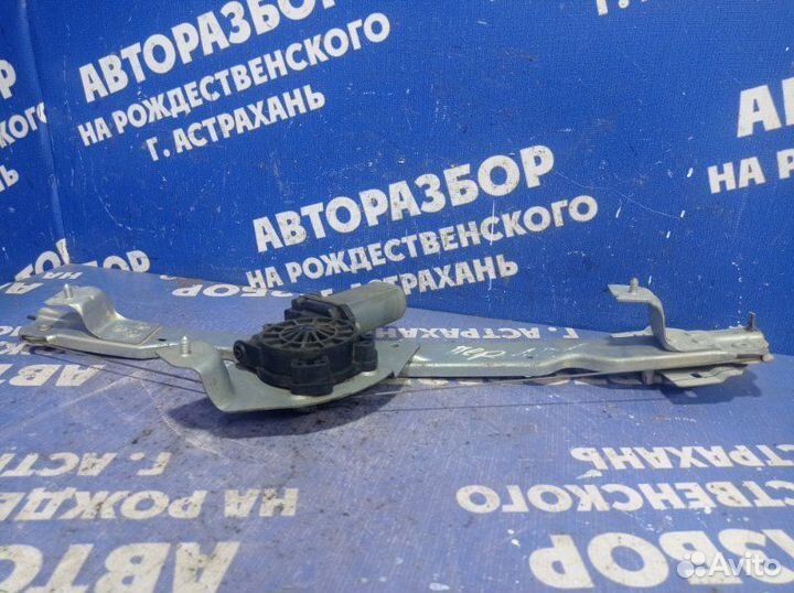 Передний левый стеклоподъемник Renault Duster