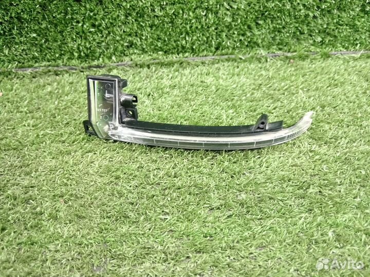 Повторитель поворота в зеркало VAG Audi A4 B8 8K