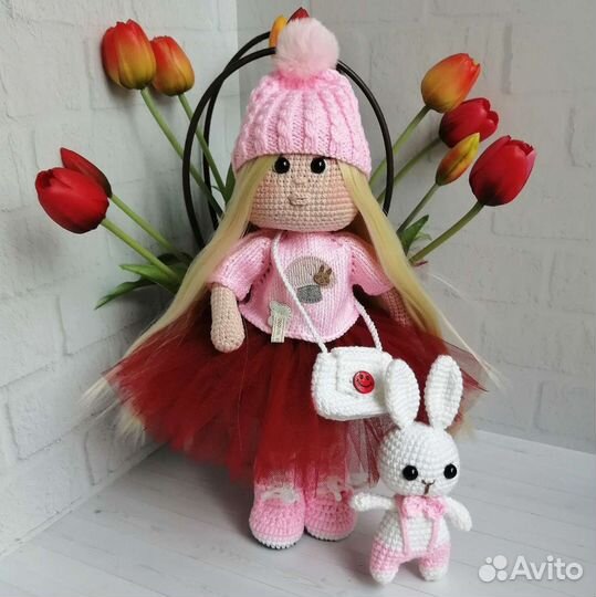 Вязаная кукла ручной работы
