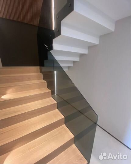 Стеклянное ограждение лестницы на заказ