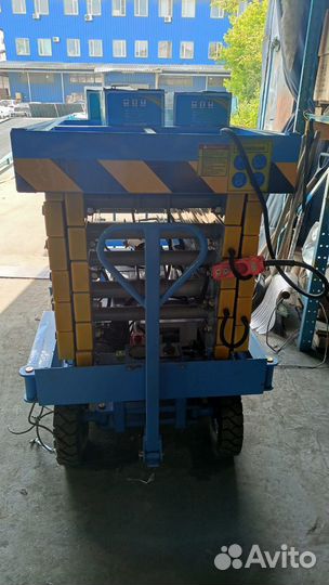 Подъемник ножничный самоходный