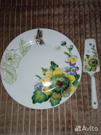 Блюдо с лопаткой