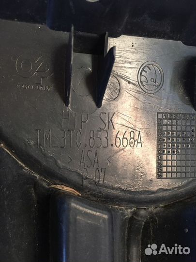 Решетка радиатора дефект Skoda Superb 2