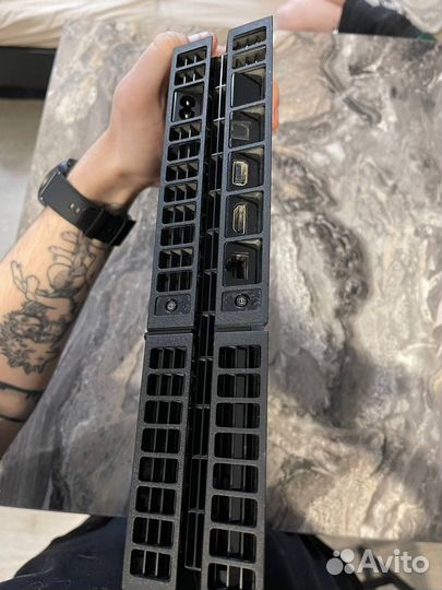 Прошитая PS4 с двумя джойстиками