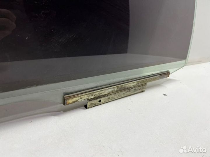 Стекло двери опускное заднее правое Toyota Camry