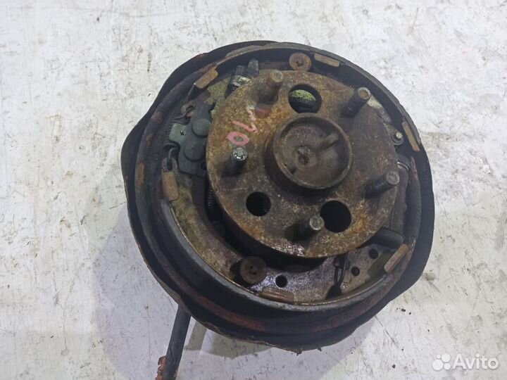 Кулак задний правый Лексус