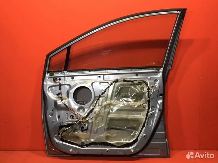 Дверь передняя правая Toyota Corolla Verso хетчбэк