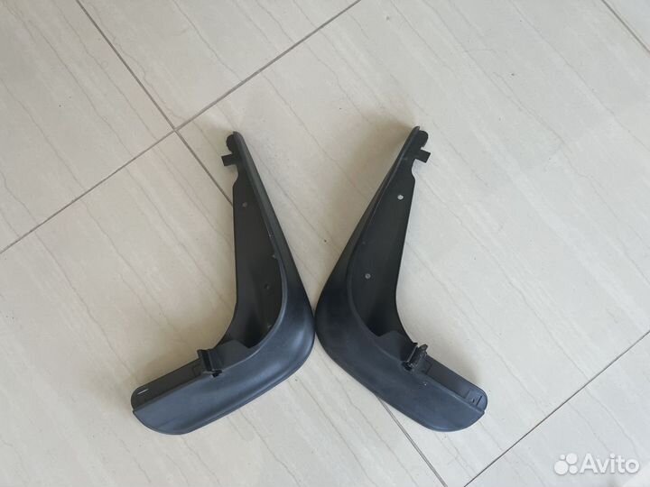 Брызговик передний пара Volkswagen Golf 5