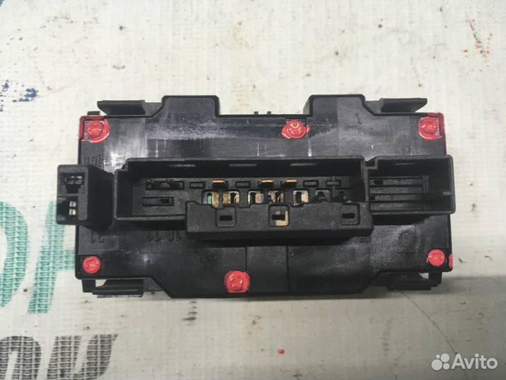 Кнопка аварийной сигнализации для Mercedes-Benz CL