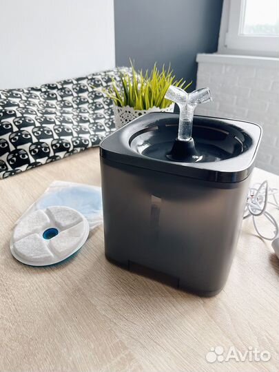 Фонтан поилка для кошек