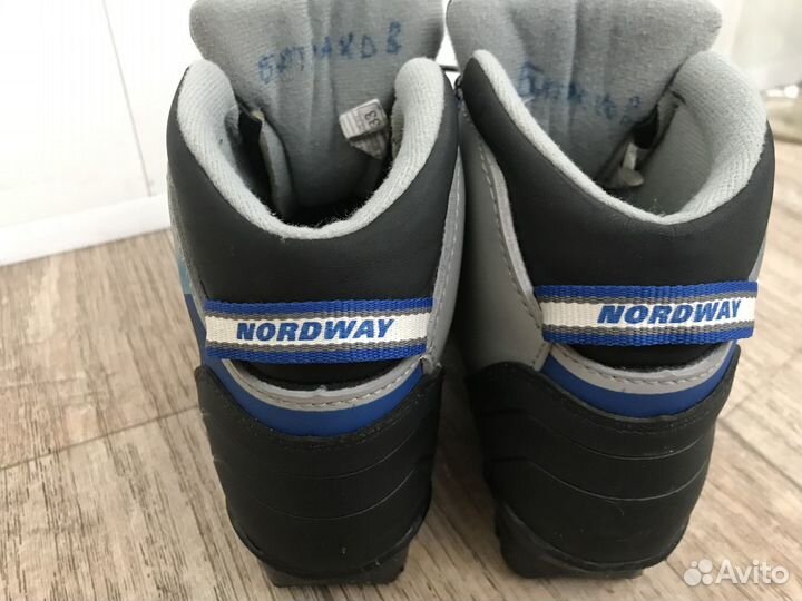 Ботинки лыжные детские размер 33 продам