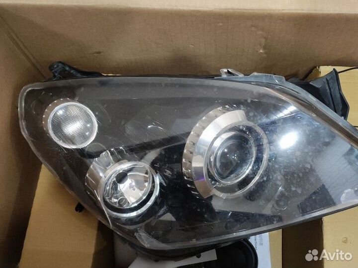 Фара opel astra h ксенон правая
