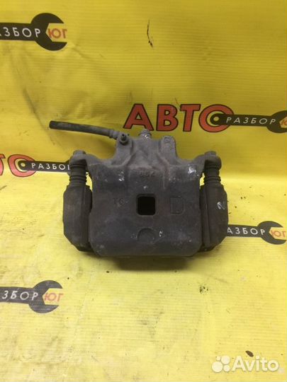 Суппорт передний правый Nissan Teana J31 VQ23DE