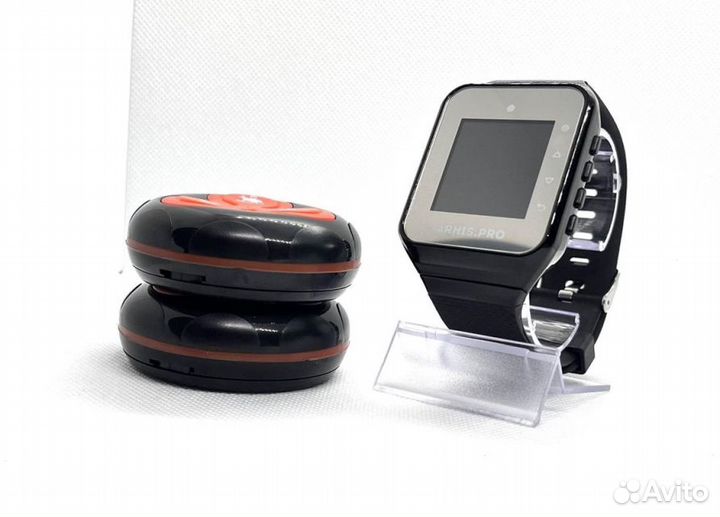 Кнопка вызова официанта в кафе и часы пейджер