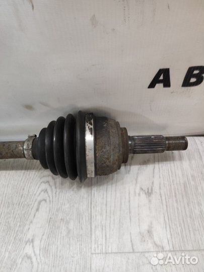 Привод передний левый Nissan Note E11 HR16DE 2011