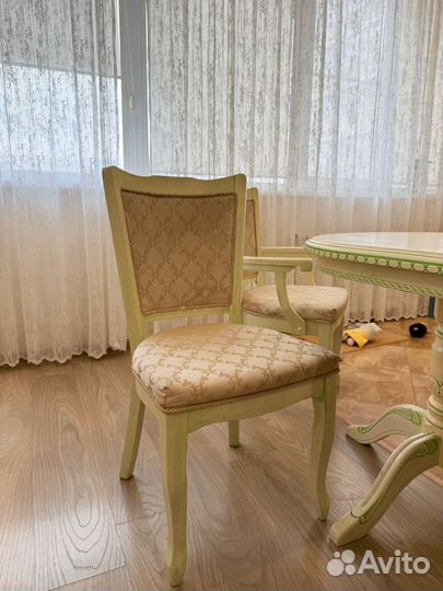 Кухонный стол и стулья комплект