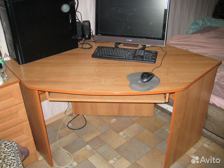 Компьютерный стол угловой