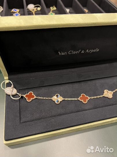 Браслет Van Cleef & Arpels гильоше/сердолик