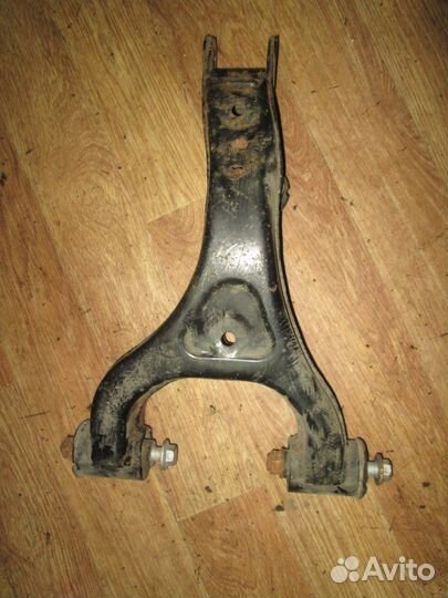 Рычаг задний верхний левый