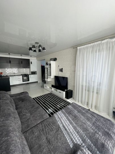 2-к. квартира, 60 м², 1/3 эт.