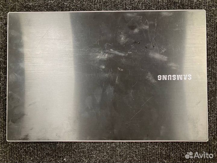 Ноутбук Samsung NP300V5A i5/8GB/GT520MX/256GB SSD