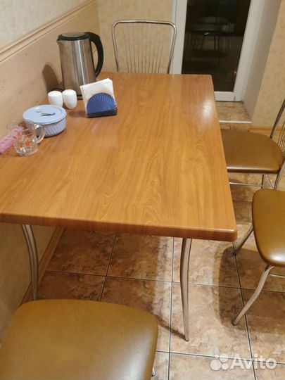 Стол и 4 стула