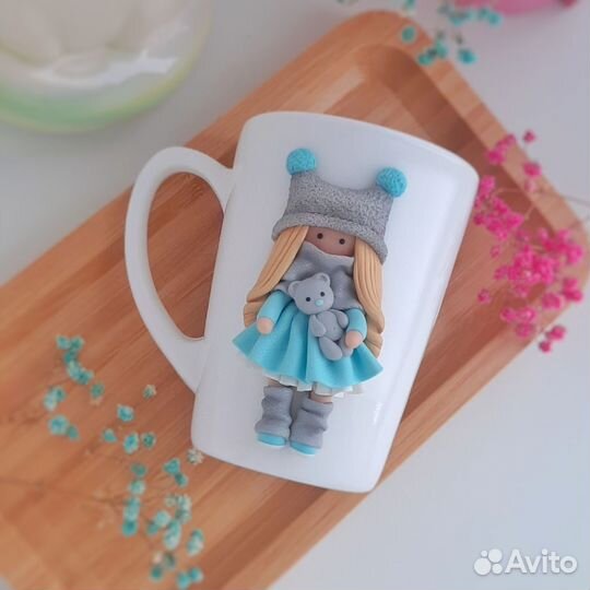 Кружка с девочкой из полимерной глины