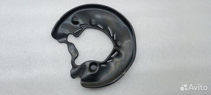 Пыльник тормозного диска задний левый Audi A8 D4