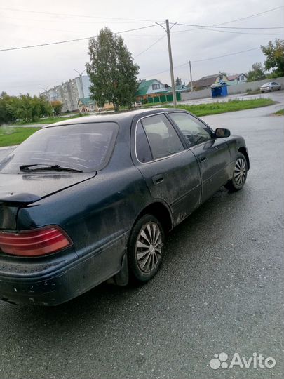 Toyota Camry 1.8 AT, 1993, 300 000 км