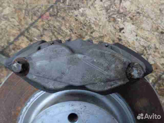 Суппорт передний левый Mercedes CLS W219