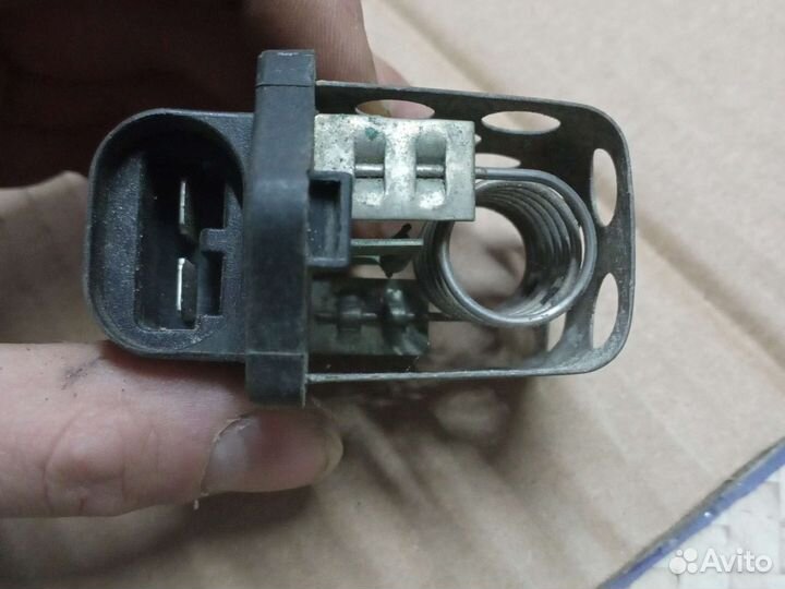 Резистор вентилятора охлаждения Renault Logan 1