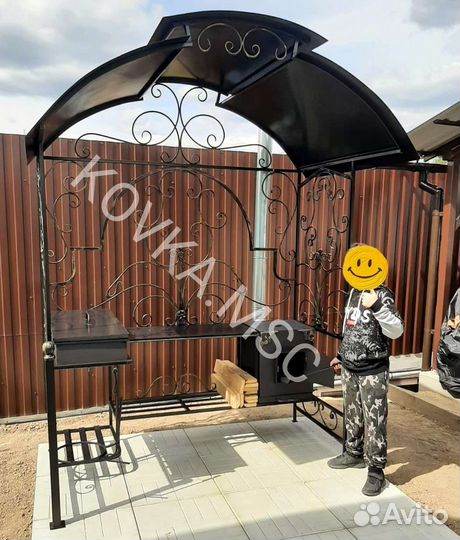 Мангал с крышей