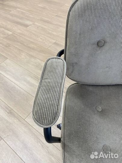 Стул крутящийся на колесиках офисный велюр с подло