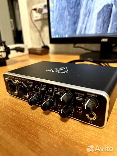 Внешняя звуковая карта behringer U-phoria UMC204HD