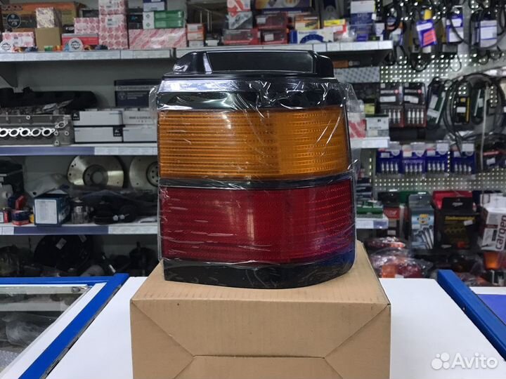 Ffad02162751 Фонарь B3/B4 Avant на крыло R