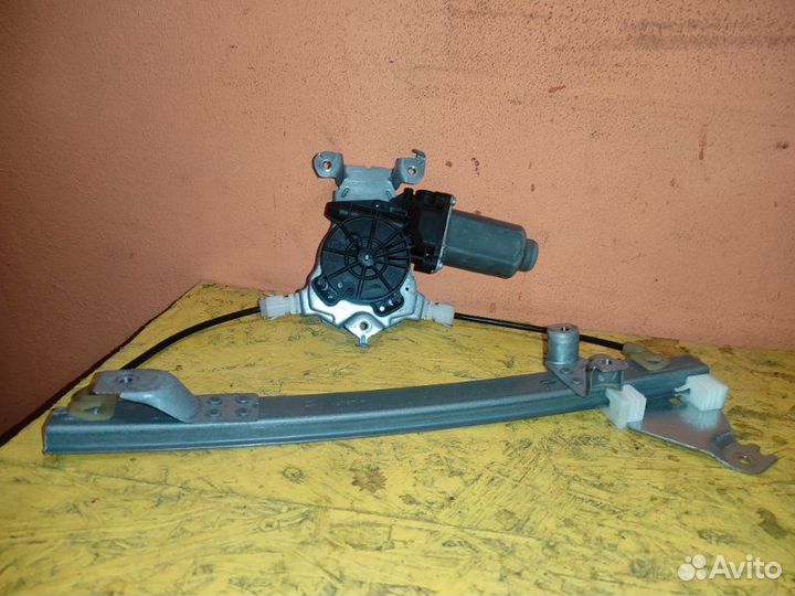 Стеклоподъемник задний правый Nissan Qashqai J10