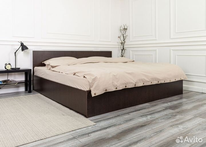 Кровать с матрасом