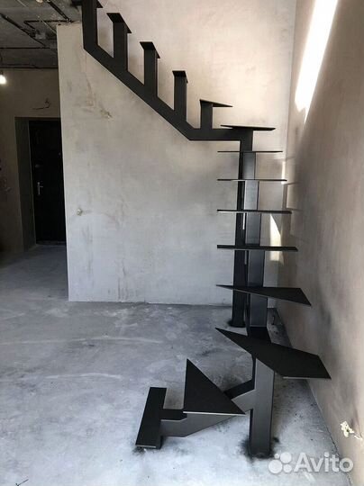Лестница на металлокаркасе