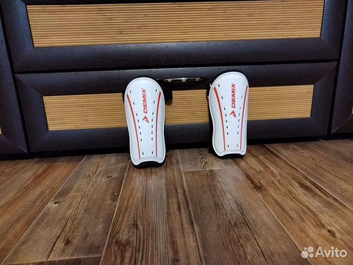 Щитки футбольные