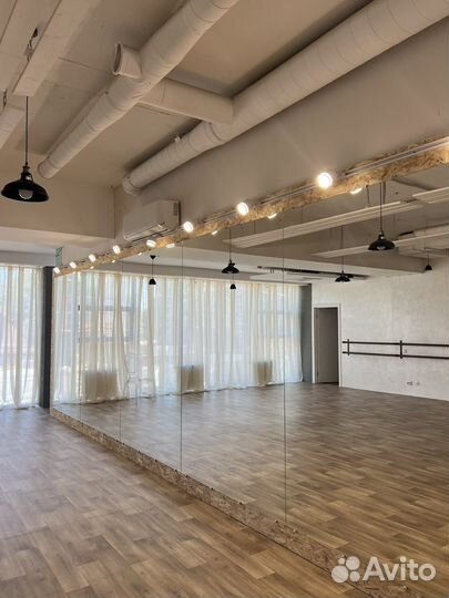 Зал под танцы, йогу, фитнесс, практики