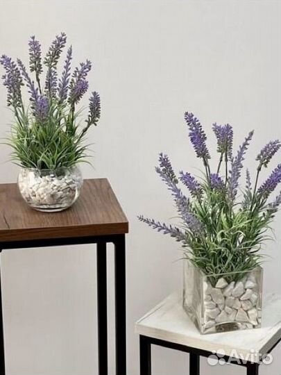 Искусственные цветы, зелень, вазы