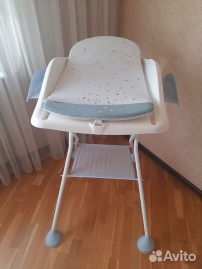 Ванночка для купания и пеленальный столик