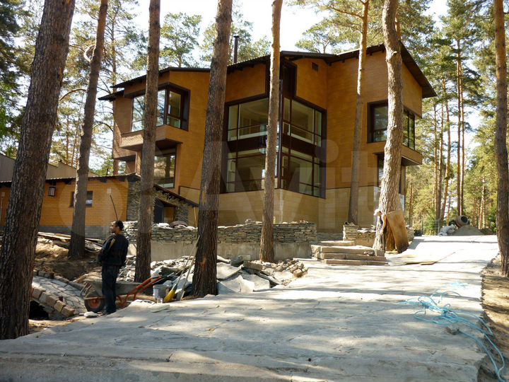 Коттедж 327 м² на участке 25 сот.