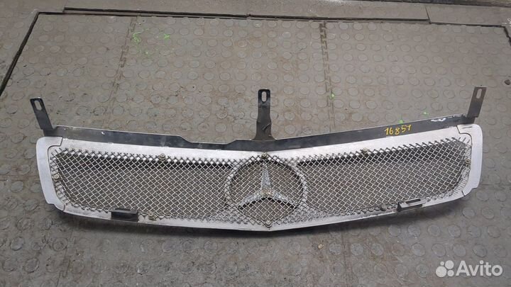 Решетка радиатора Mercedes CLS C219, 2006