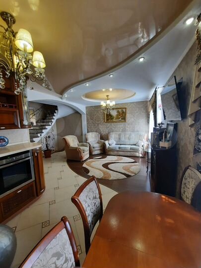 3-к. квартира, 159 м², 2/3 эт.