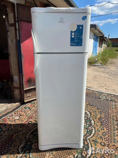 Холодильник indesit