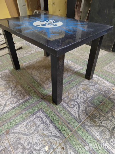 Стол из искусственного камня