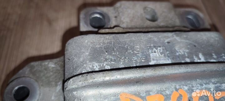 Подушка крепления двигателя Volkswagen 1k0199555