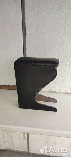 Подлокотник в авто